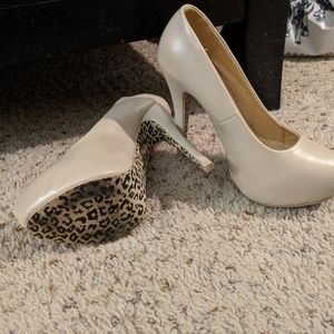 Final close out - High heels - off white/ cream 4"